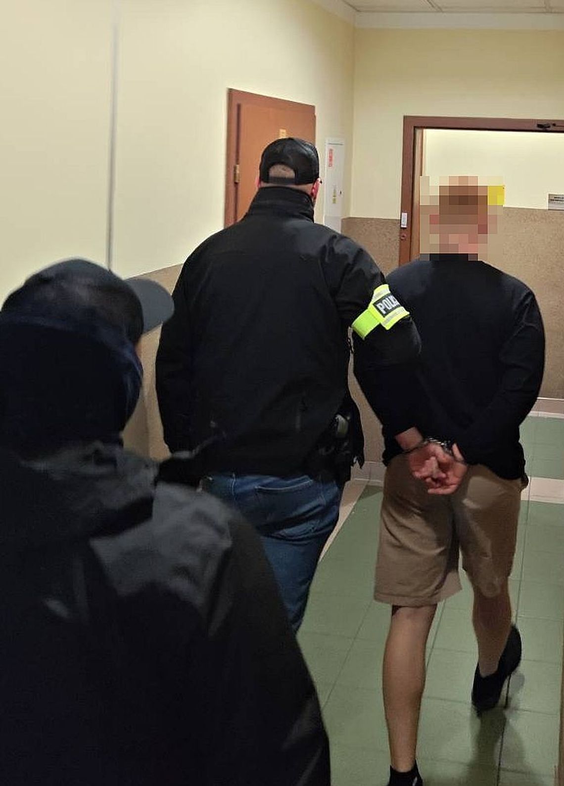 Kryminalni wyrwali go z łóżka. Poszukiwany diler trafi za krat na 6 lat Kryminalni wyrwali go z łóżka. Poszukiwany diler trafi za krat na 6 lat