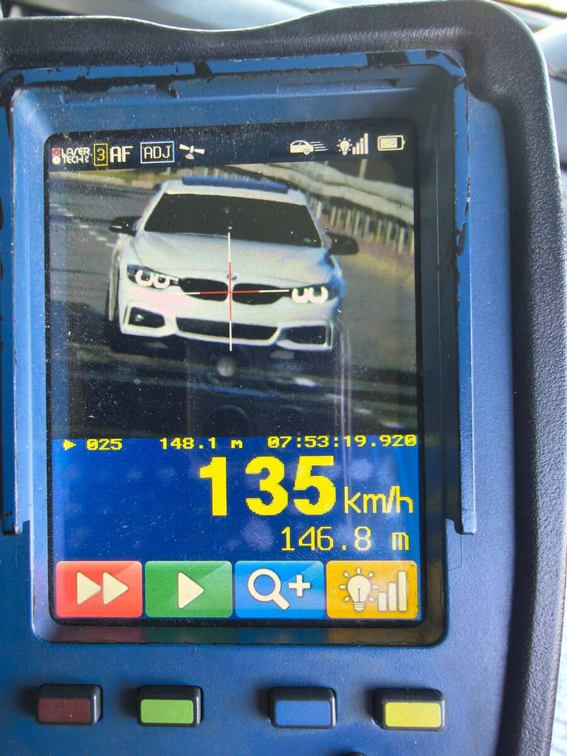 Kupił BMW i od razu chciał je przetestować. Pędził 135 km/h w zabudowanym Kupił BMW i od razu chciał je przetestować. Pędził 135 km/h w zabudowanym