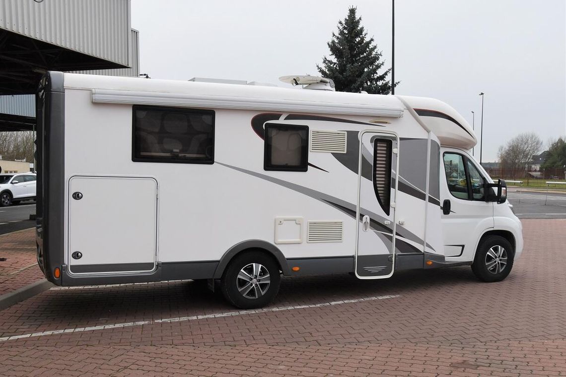 Kupił kampera za 100 tysięcy. Po odbiór pojechał do Niemiec i... dowiedział się, że go oszukali Kupił kampera za 100 tysięcy. Po odbiór pojechał do Niemiec i... dowiedział się, że go oszukali