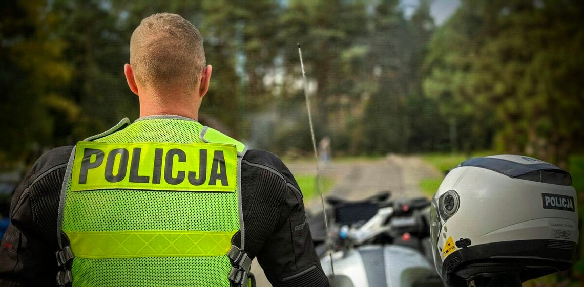 Kupił na stacji paliw wódkę i wypił ją w toalecie, po czym wsiadł do auta. Kasjerka wezwała policję Kupił na stacji paliw wódkę i wypił ją w toalecie, po czym wsiadł do auta. Kasjerka wezwała policję