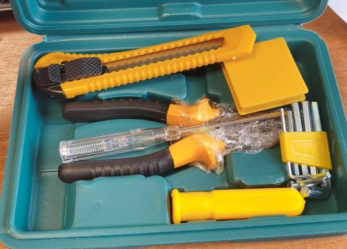 Kupił przez internet nawigację, otworzył paczkę i zdębiał. Został z tanim zestawem majsterkowicza