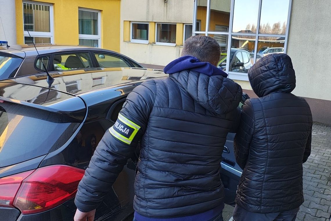 Kupiła auto, po czym okazało się, że musi je naprawić. Z zemsty pomalowała inne wozy handlarza Kupiła auto, po czym okazało się, że musi je naprawić. Z zemsty pomalowała inne wozy handlarza