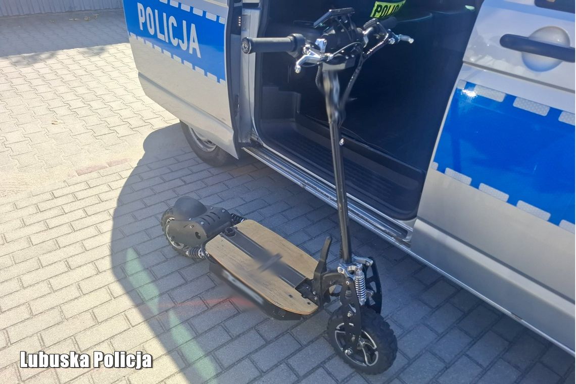 Kupiła synowi hulajnogę elektryczną i pozwoliła na niej jeździć. Kobieta dostała mandat, a to nie koniec problemów Kupiła synowi hulajnogę elektryczną i pozwoliła na niej jeździć. Kobieta dostała mandat, a to nie koniec problemów