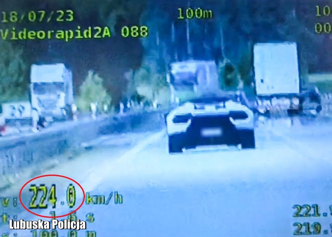 Lamborghini gnało autostradą 224 na godzinę. Kierowca tłumaczył, że jedzie tylko oddać je szefowi. WIDEO