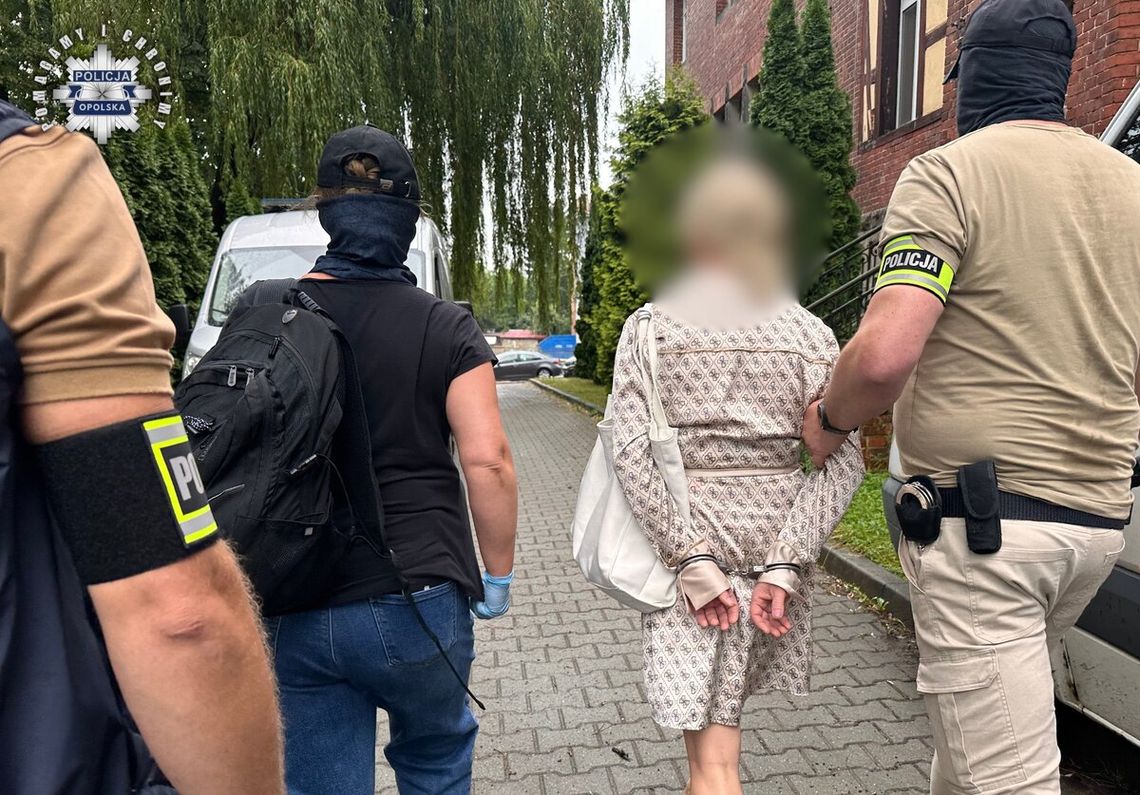 Lekarka zatrzymana przez policję. Usłyszała zarzuty korupcyjne i została zawieszona Lekarka zatrzymana przez policję. Usłyszała zarzuty korupcyjne i została zawieszona