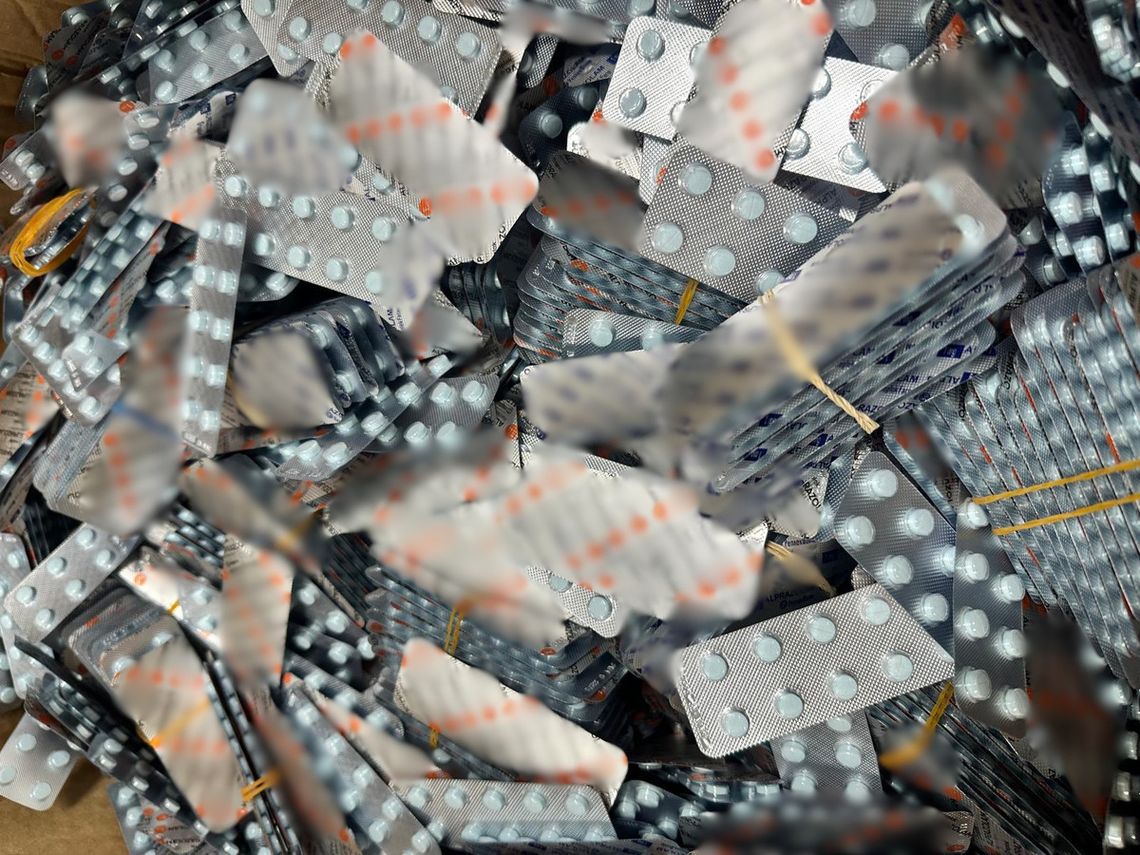 Lekarze wystawiali fałszywe recepty, gang handlował opioidami. Wpadli przez czujnego pacjenta