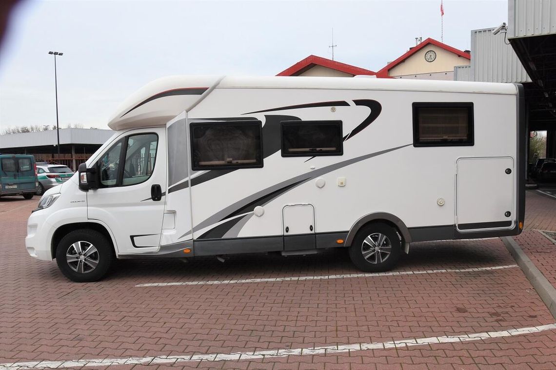 Litwin próbował wyjechać na Białoruś kradzionym kamperem o wartości blisko 300 tysięcy złotych Litwin próbował wyjechać na Białoruś kradzionym kamperem o wartości blisko 300 tysięcy złotych