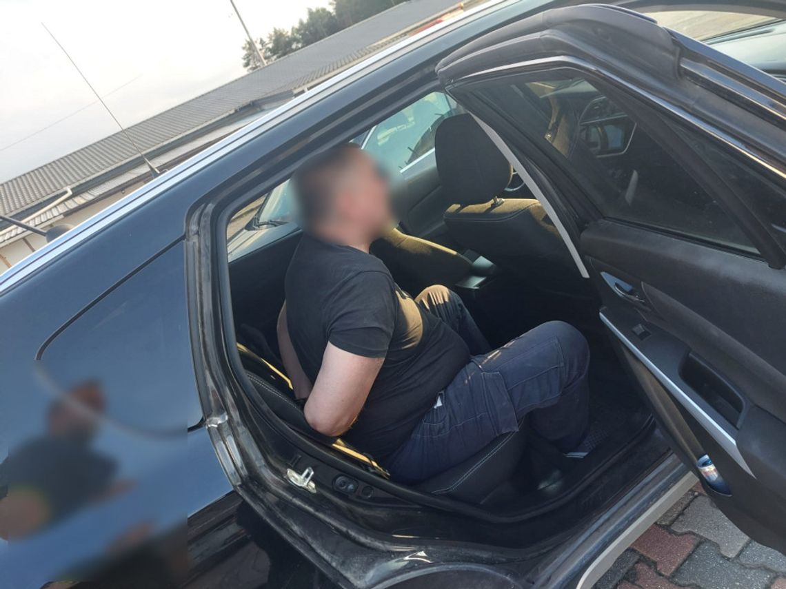 Litwini ukradli w Niemczech ciężarówkę z towarem o wartości ponad 1,5 mln złotych - wpadli w Polsce Litwini ukradli w Niemczech ciężarówkę z towarem o wartości ponad 1,5 mln złotych - wpadli w Polsce