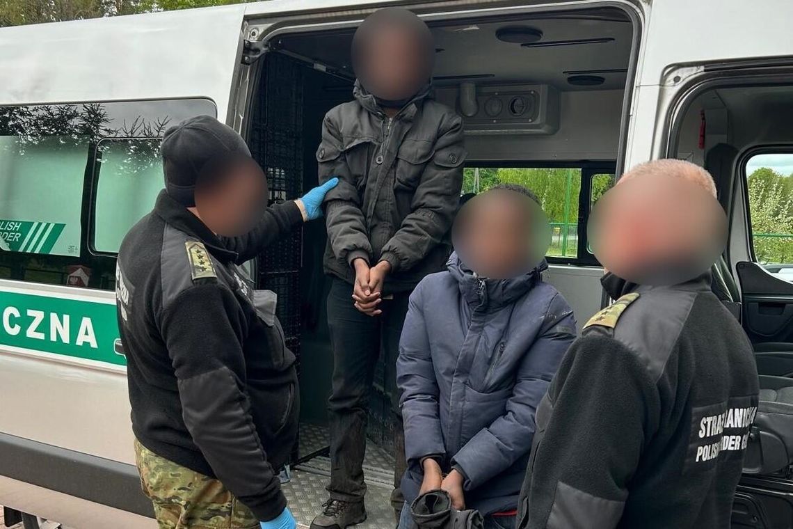 Łotysz szmuglował imigrantów do Polski. Wiózł sześciu Somalijczyków, w tym dwóch w bagażniku