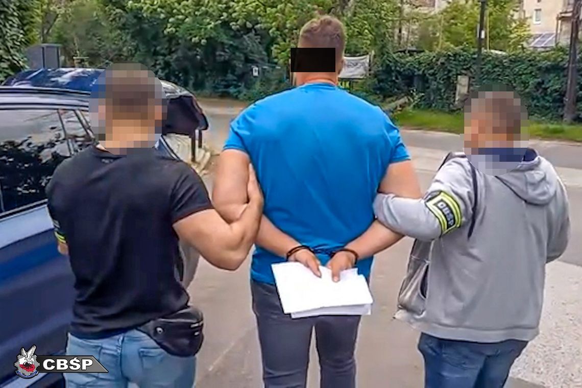 "Łowcy cieni" na polowaniu. Agenci CBŚP zatrzymali w różnych miastach czterech groźnych przestępców