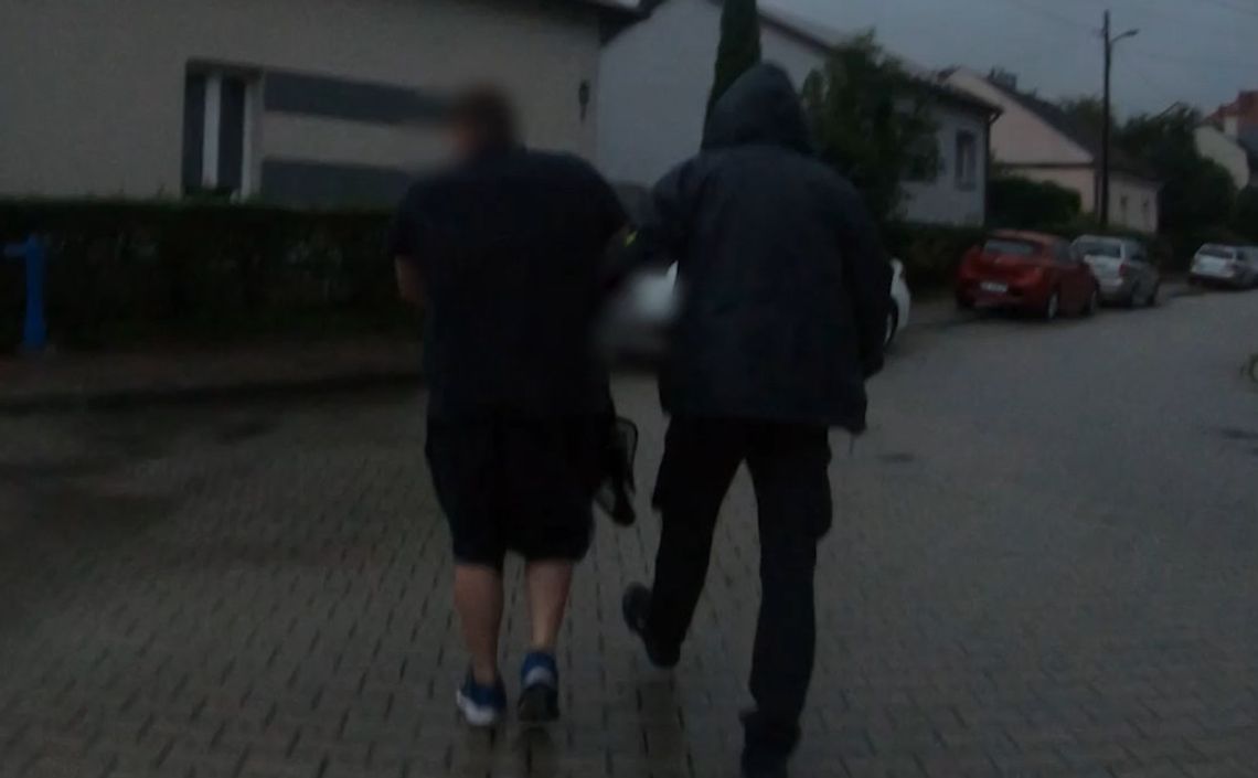 "Łowcy Głów" zatrzymali poszukiwanego 27-latka. Jego dziewczyna nie miała pojęcia, co zrobił dziecku