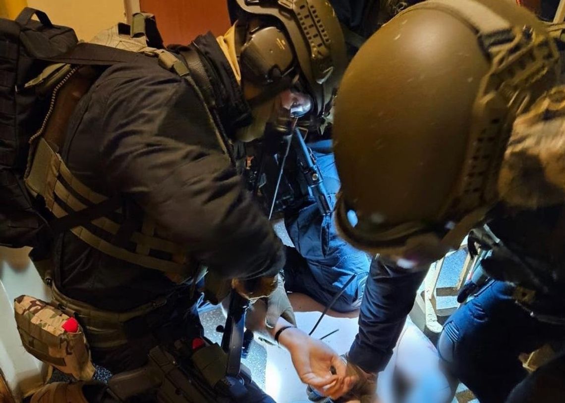 "Łowcy głów" zatrzymali poszukiwanego gwałciciela. Wpadł, gdy przyjechał z Holandii do Polski