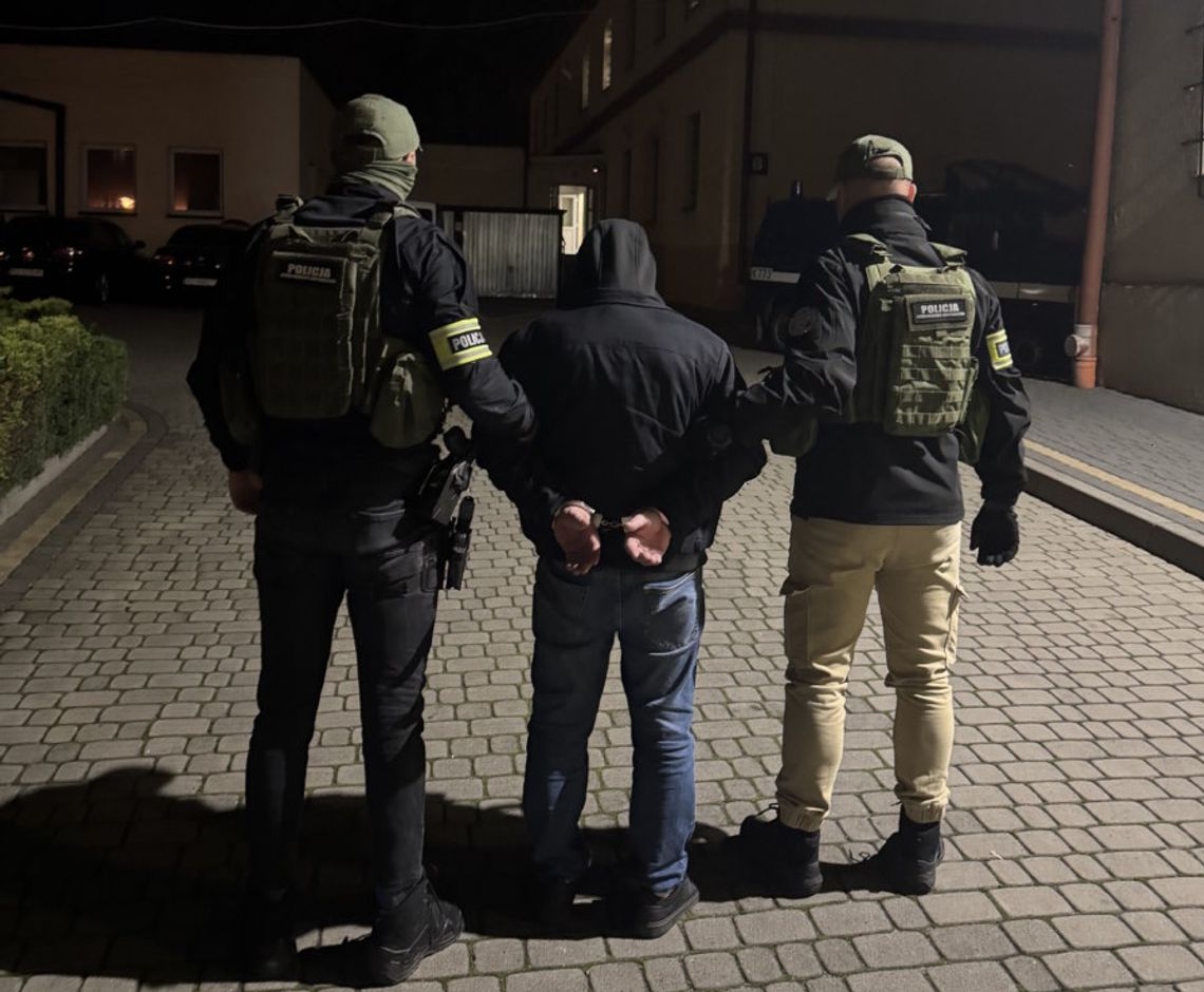 "Łowcy głów" zatrzymali ściganego przez Interpol 40-latka. Przez 16 lat mężczyzna żył w ukryciu