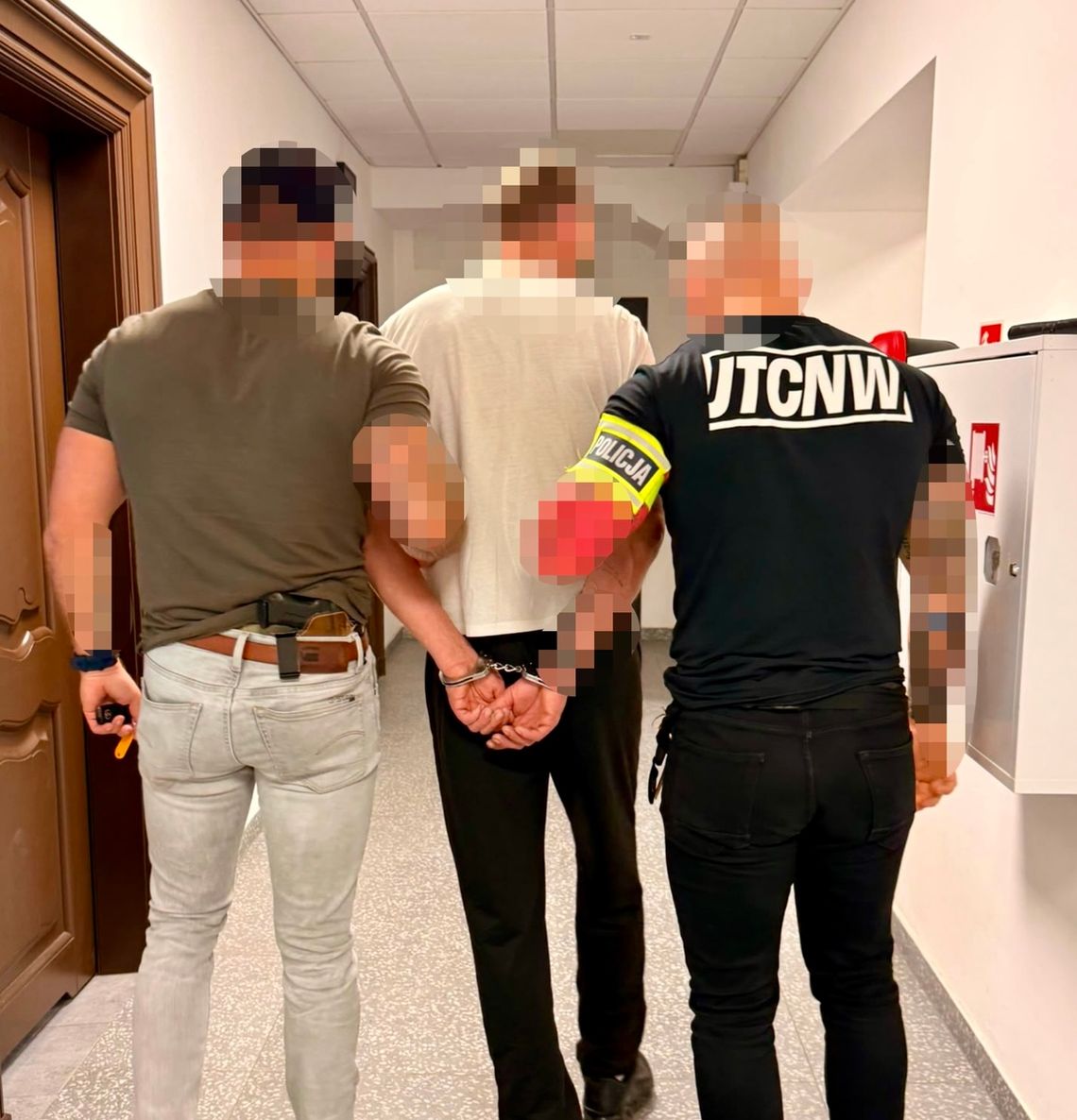 Ludzie wracali do samochodów, okazywało się, że stoją bez kół. Policja zatrzymała dwóch recydywistów Ludzie wracali do samochodów, okazywało się, że stoją bez kół. Policja zatrzymała dwóch recydywistów