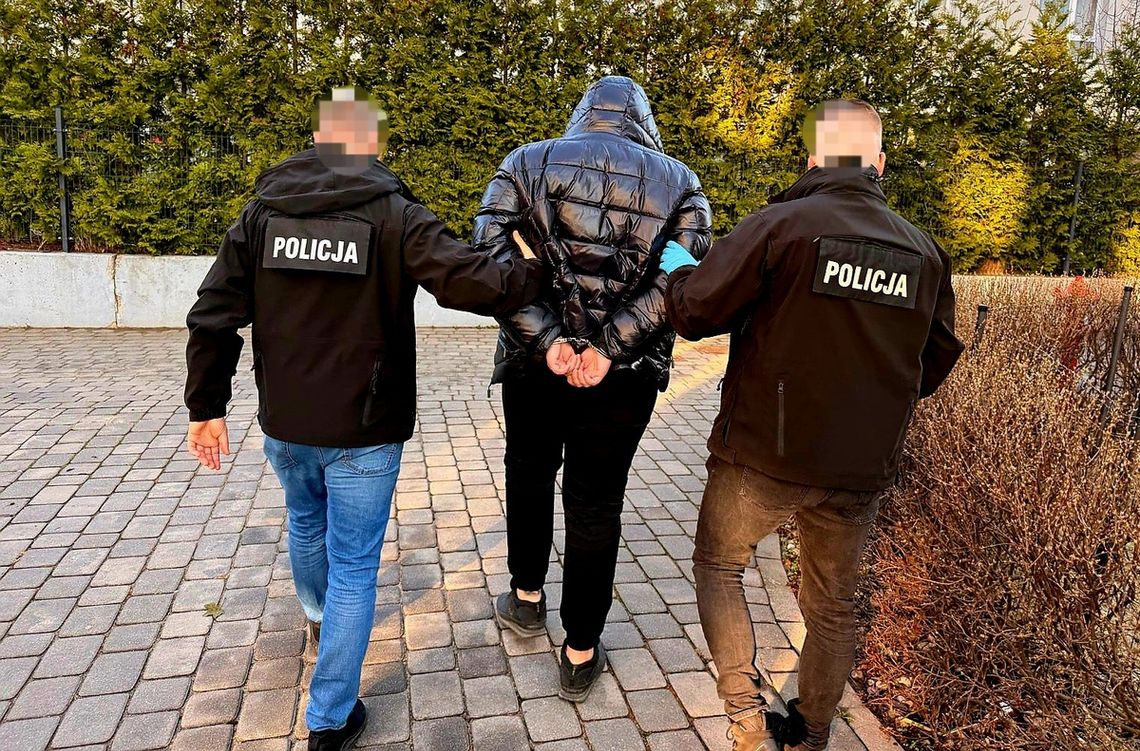 Maczety, kije bejsbolowe i zatrzymania. Kolejni kibole zatrzymany za zadymę w Kościerzynie Maczety, kije bejsbolowe i zatrzymania. Kolejni kibole zatrzymany za zadymę w Kościerzynie