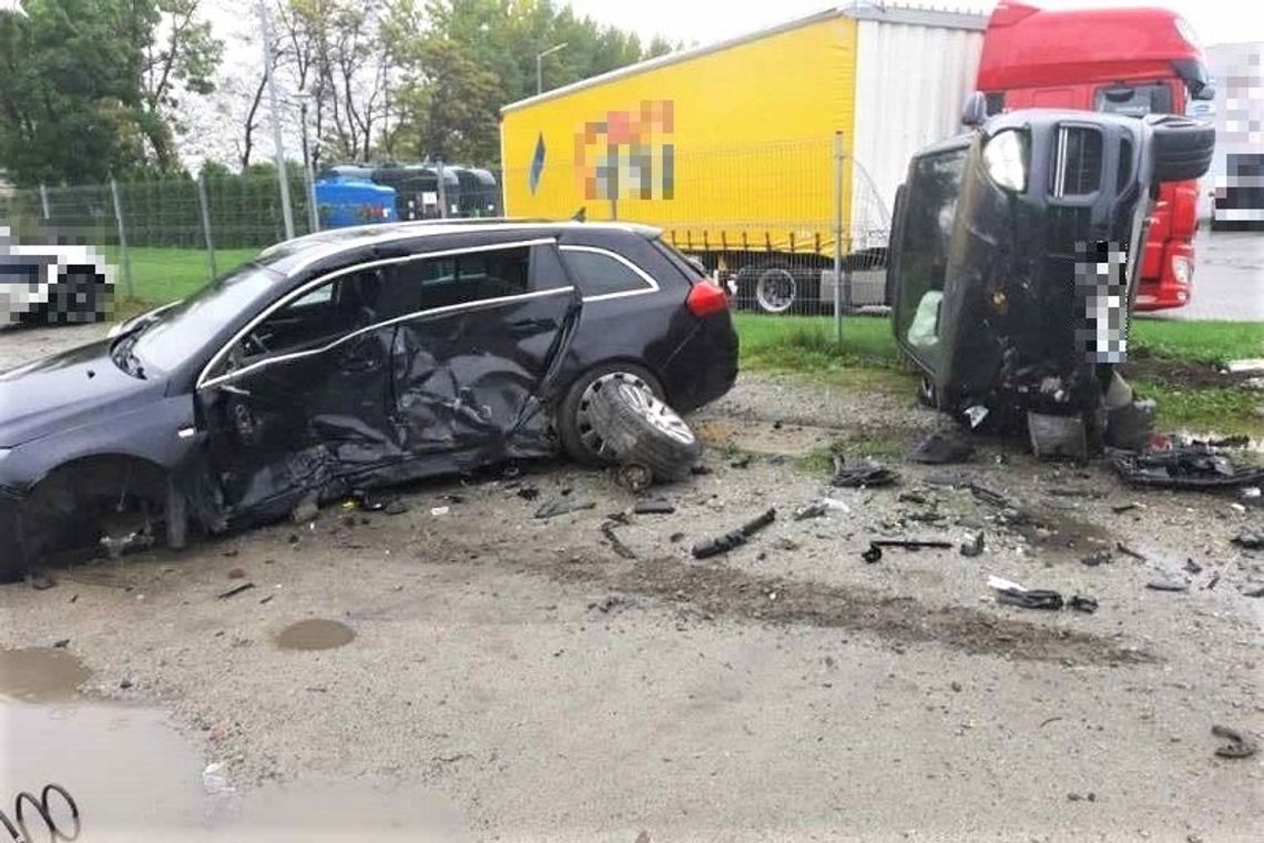 Mając dwa promile rozbił luksusowe porsche. Tłumaczył się, że to wina rowerzysty