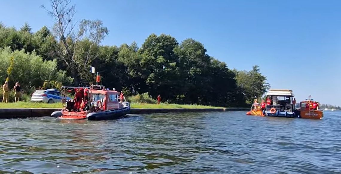 Makabryczne odkrycie na Mazurach. Łódź uderzyła w zatopione auto, wewnątrz były zwłoki mężczyzny