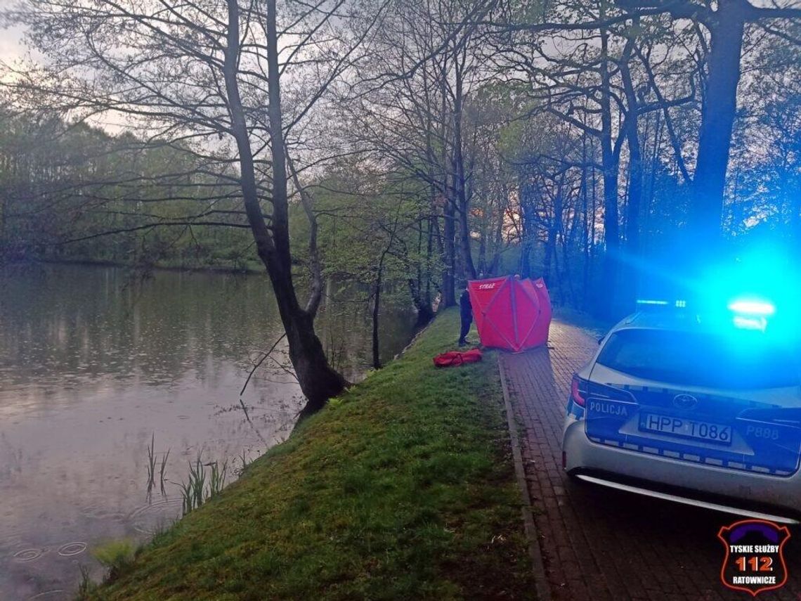 Makabryczne odkrycie w Tychach. Spacerowicz zauważył ludzkie zwłoki dryfujące w stawie