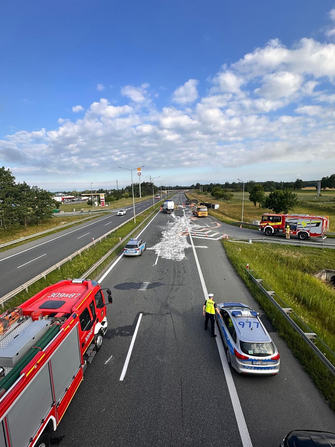Makabryczny wypadek na autostradzie A4. Laweta wjechała w samochód obsługi drogi, nie żyje 29-latek Makabryczny wypadek na autostradzie A4. Laweta wjechała w samochód obsługi drogi, nie żyje 29-latek