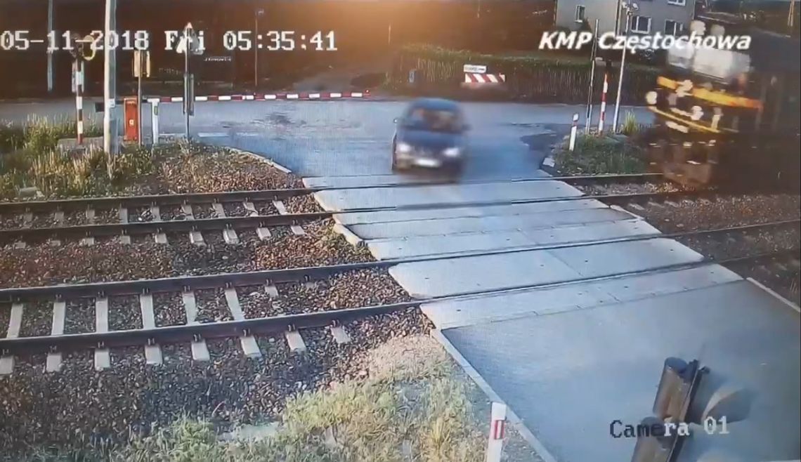 Makabryczny wypadek na przejeździe. Wjechał pod rozpędzony pociąg [WIDEO]