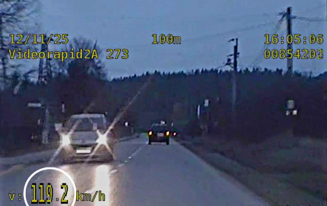 "Mam dobry samochód, to jadę" - kierowca stracił prawko, bo mknął przez wieś z prędkością 119 km/h "Mam dobry samochód, to jadę" - kierowca stracił prawko, bo mknął przez wieś z prędkością 119 km/h