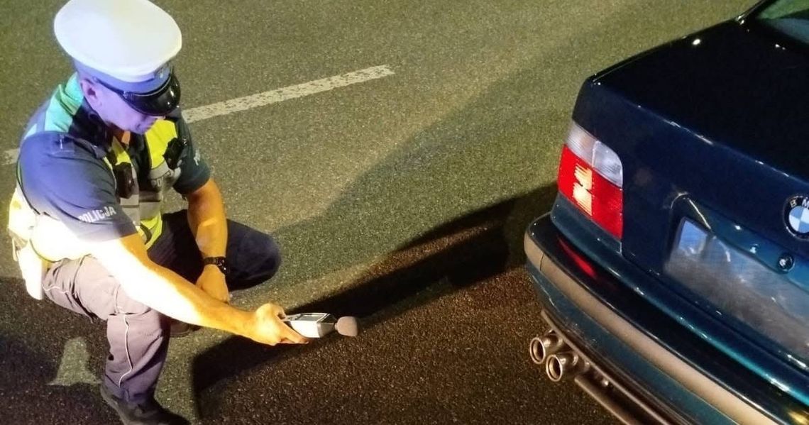 Mandat za hałas, a potem test na narkotyki. Młody kierowca BMW w poważnych tarapatach