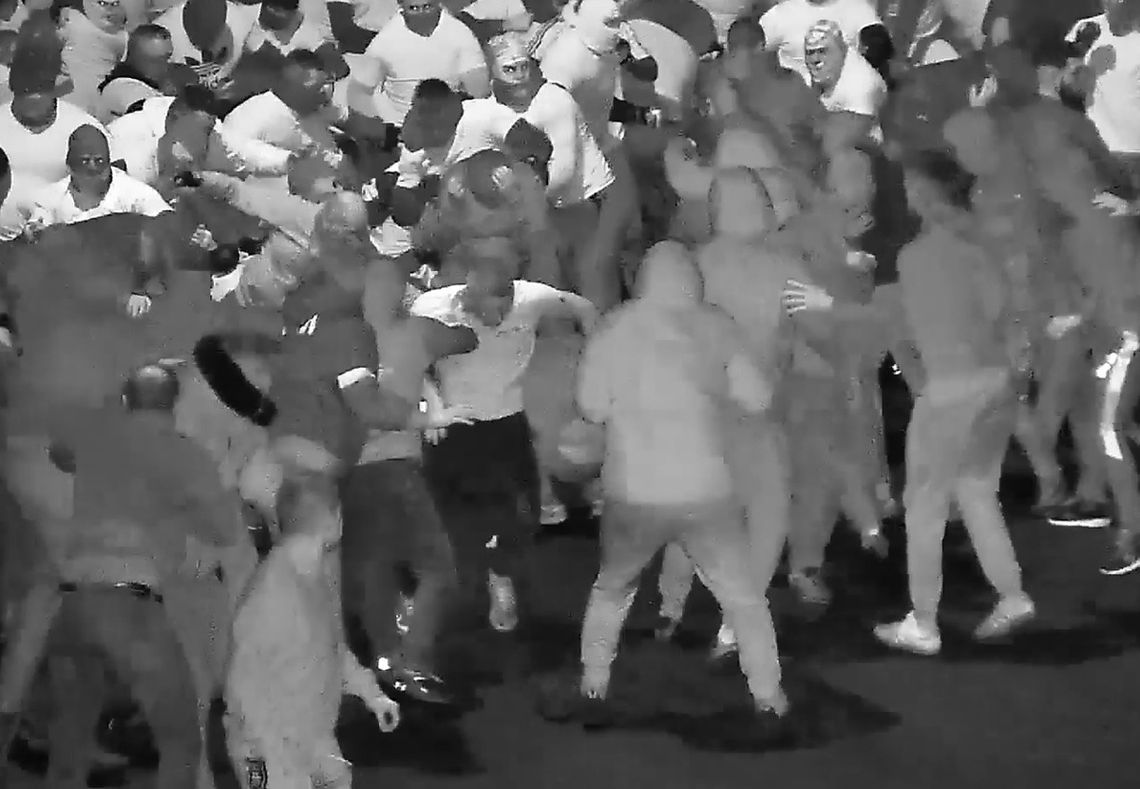Masowa obława na pseudokibiców. Zatrzymanych 32 uczestników brutalnej „ustawki” na drodze S3 Masowa obława na pseudokibiców. Zatrzymanych 32 uczestników brutalnej „ustawki” na drodze S3