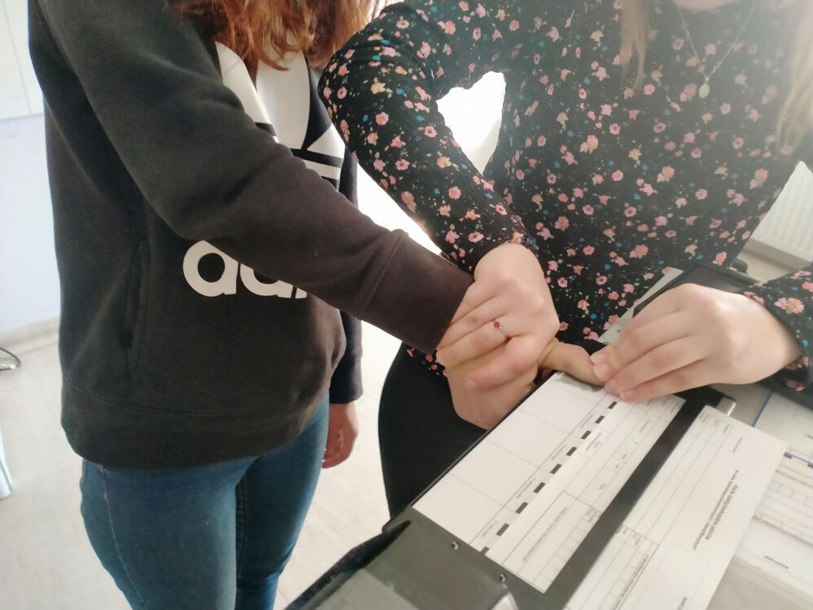 Matka miała ponad 4 promile, a ojciec blisko 1,5. W takim stanie opiekowali się trójką dzieci