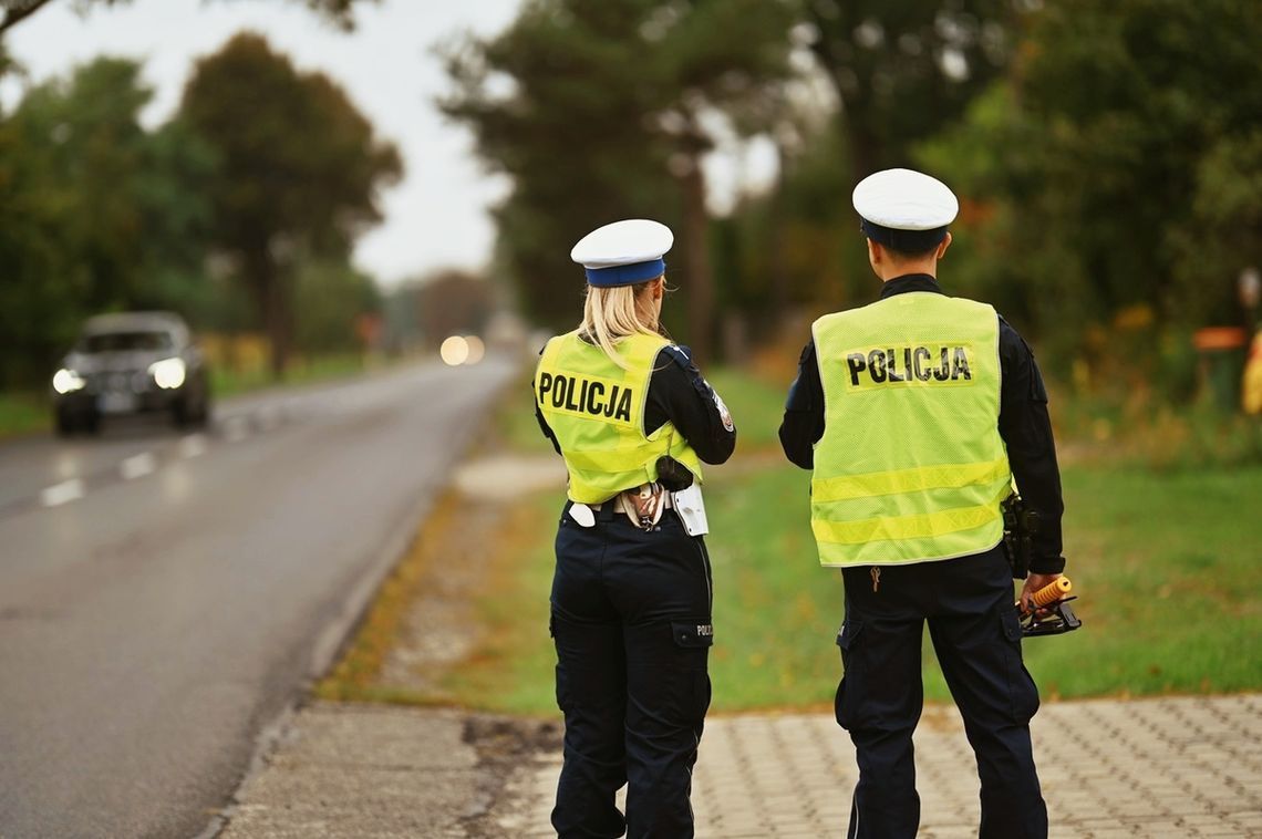Matka pozwoliła 14-latkowi kierować autorem. Z tyłu siedziało 8-letnie dziecko Matka pozwoliła 14-latkowi kierować autorem. Z tyłu siedziało 8-letnie dziecko