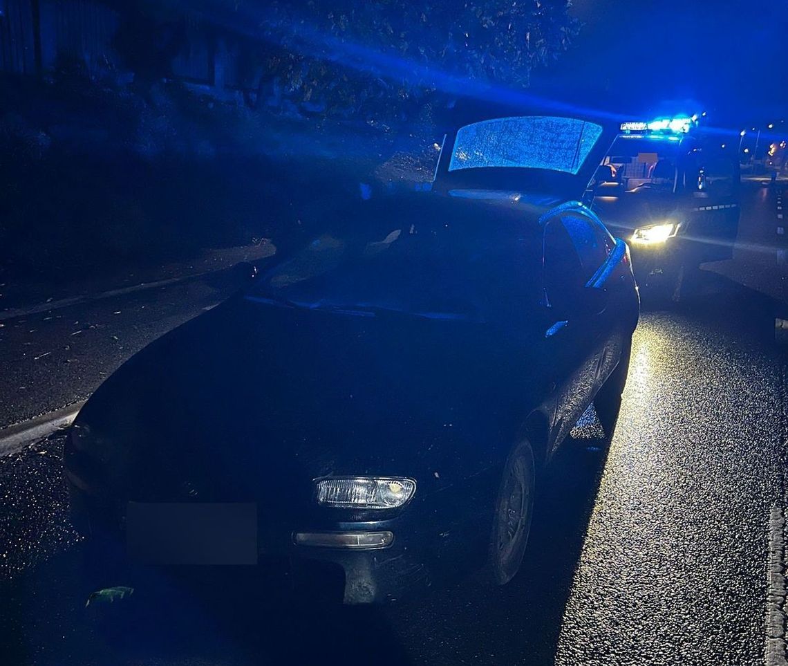 Mazda jechała całą szerokością drogi. Kierowca był tak pijany, że nie miał pojęcia, gdzie się znajduje