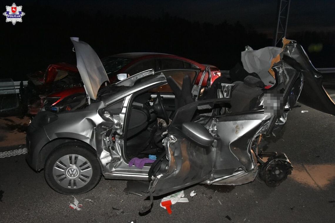 Mazda zmiażdżyła Volkswagena, zginęły dwie osoby. Sprawca wypadku odmówił badania alkomatem
