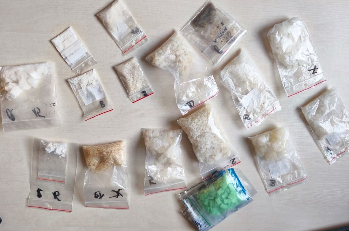 Mefedron i marihuana pod łóżkiem. Policyjna akcja zakończona aresztem dla 28-latka