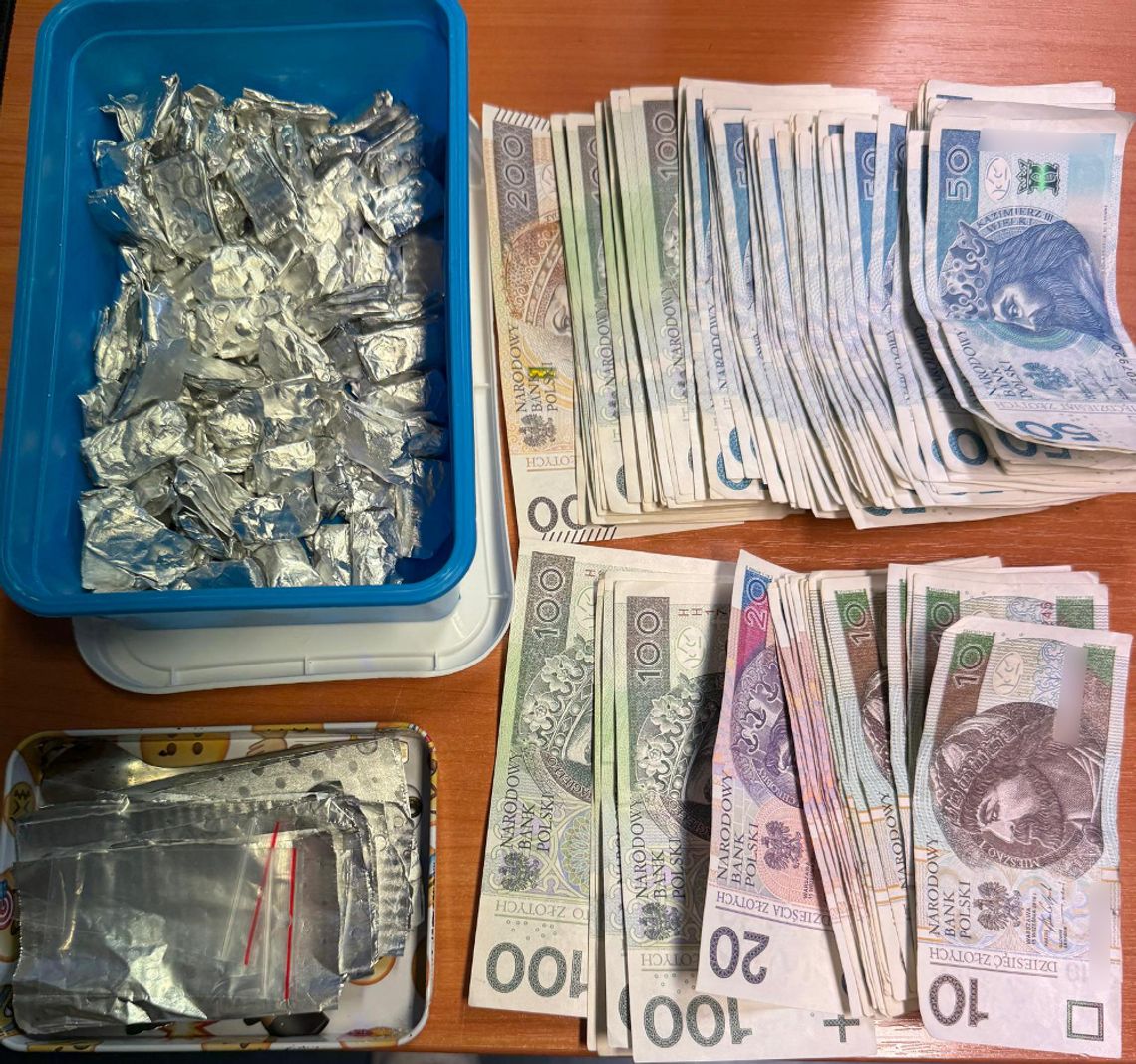 Mefedron w lokalu gospodarczym. Policjanci przejęli narkotyki i zatrzymali ich właściciela Mefedron w lokalu gospodarczym. Policjanci przejęli narkotyki i zatrzymali ich właściciela