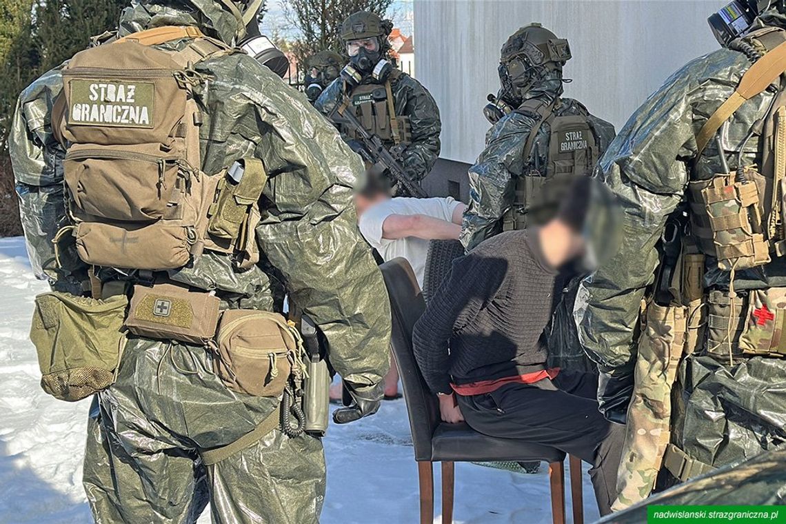 Mefedron za 1,5 miliona i fabryka w domu jednorodzinnym. Służby zatrzymały dwóch chemików z Ukrainy