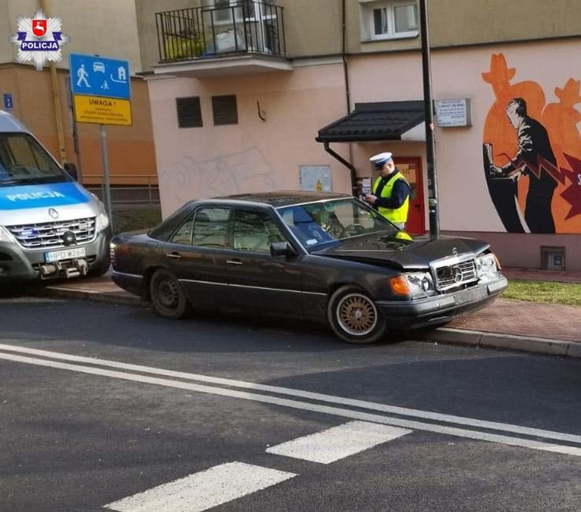 Mercedes bez OC, kierowca na zakazie. Wpadł, bo wjechał w radiowóz