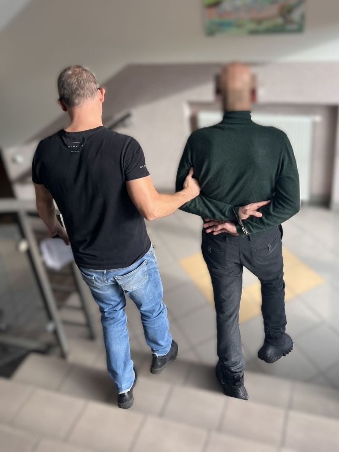 Mercedes jechał slalomem drogą krajową. Za kierownicą 50-latek pod wpływem narkotyków Mercedes jechał slalomem drogą krajową. Za kierownicą 50-latek pod wpływem narkotyków