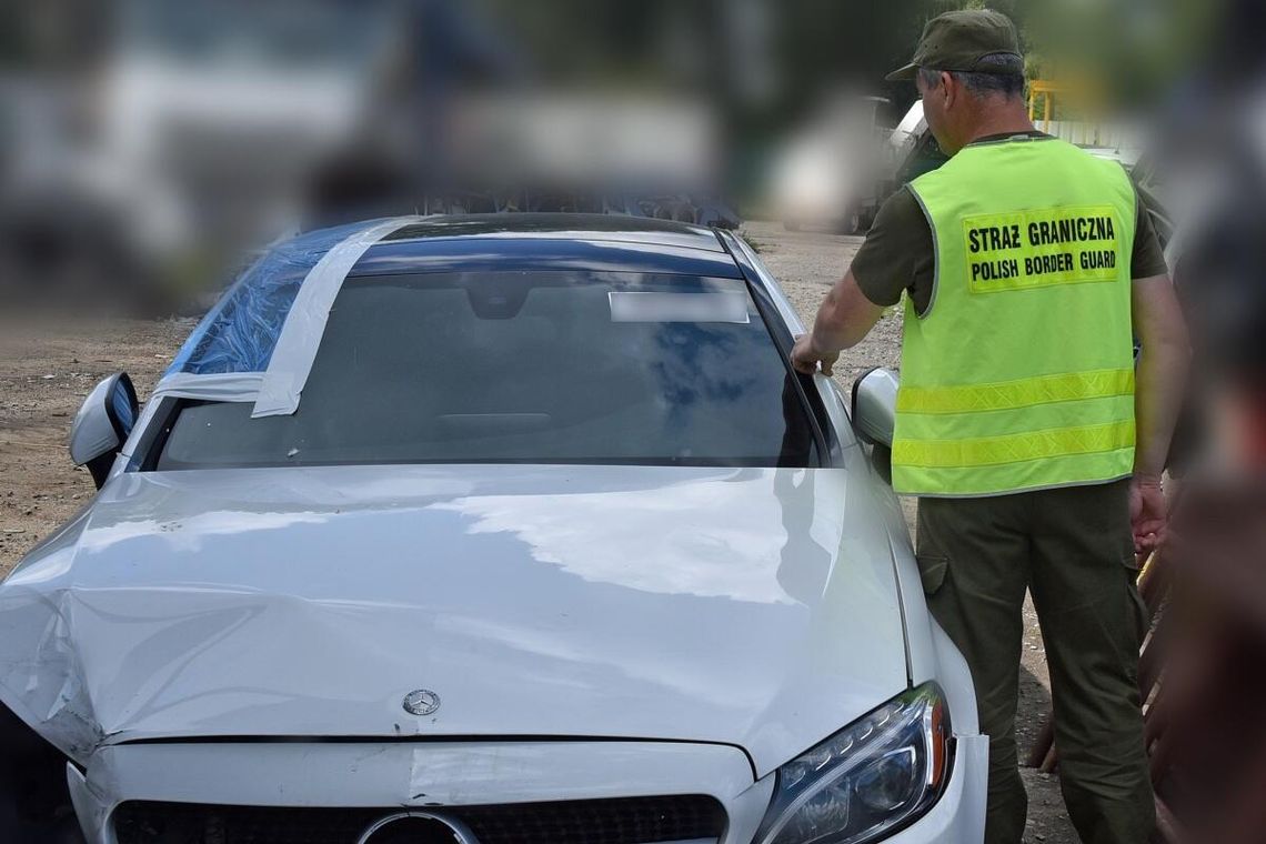 Mercedes z Kanady zatrzymany na granicy polsko-ukraińskiej. Był poszukiwany przez Interpol