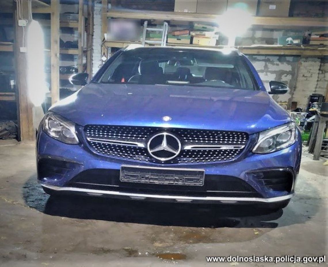 Mercedes za 350 tysięcy odnaleziony dwa dni po kradzieży. Namierzyli go w warsztacie samochodowym