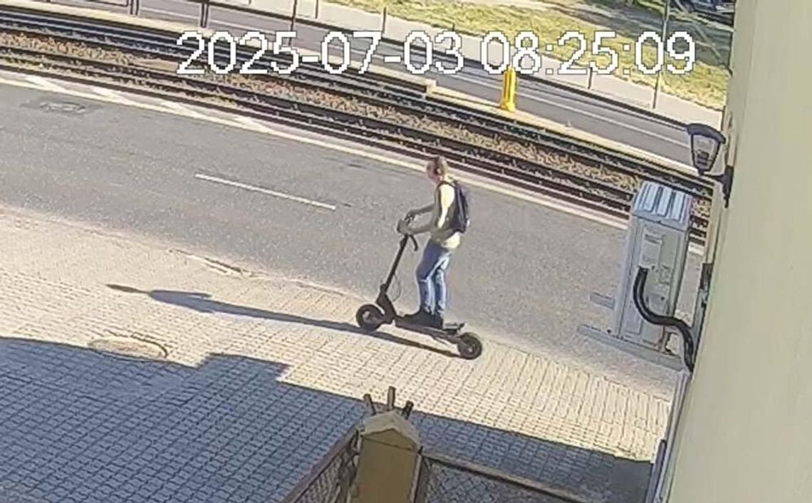 Mężczyzna na hulajnodze elektrycznej potrącił staruszka i uciekł. Rozpoznajesz go? Pomóż policji!