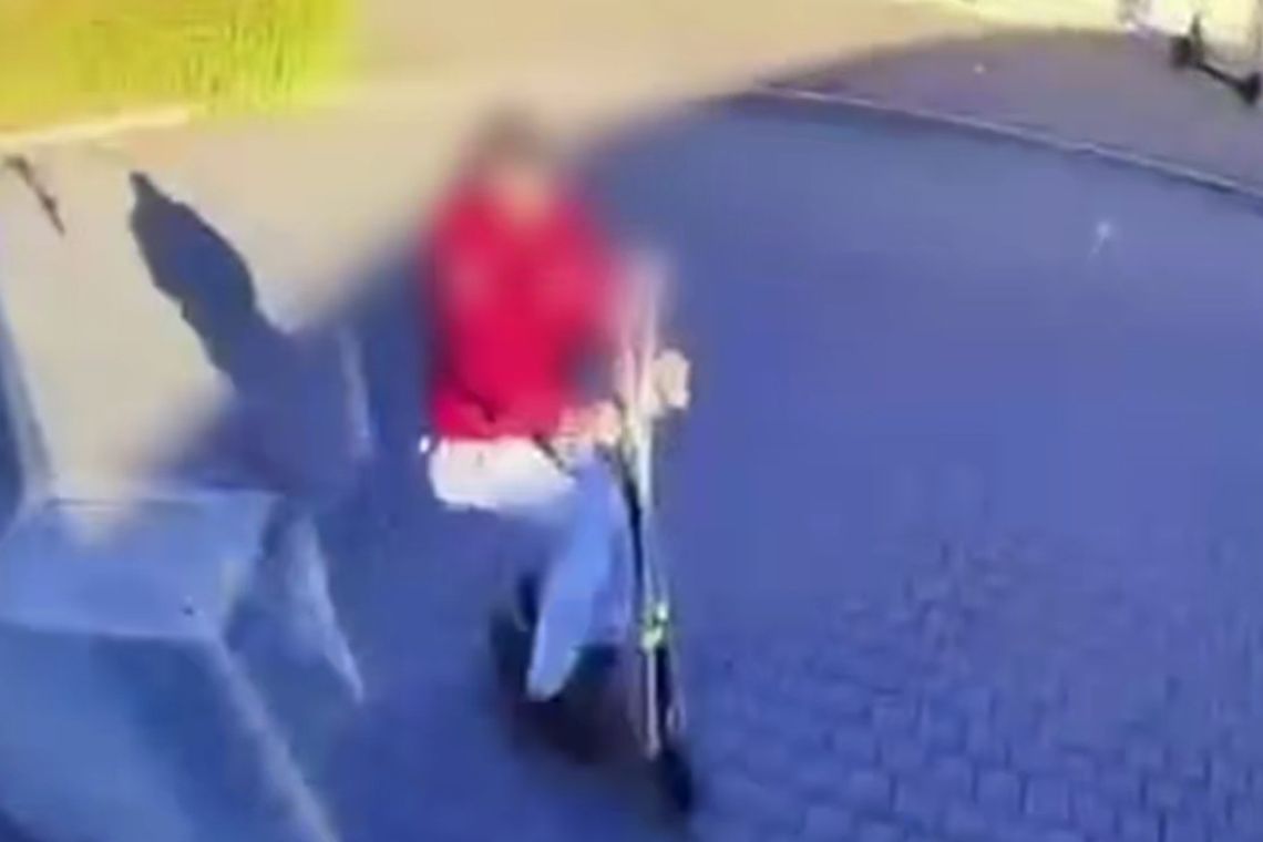 Mężczyzna na hulajnodze wjechał prosto pod autobus. Nie przyjął mandatu Mężczyzna na hulajnodze wjechał prosto pod autobus. Nie przyjął mandatu