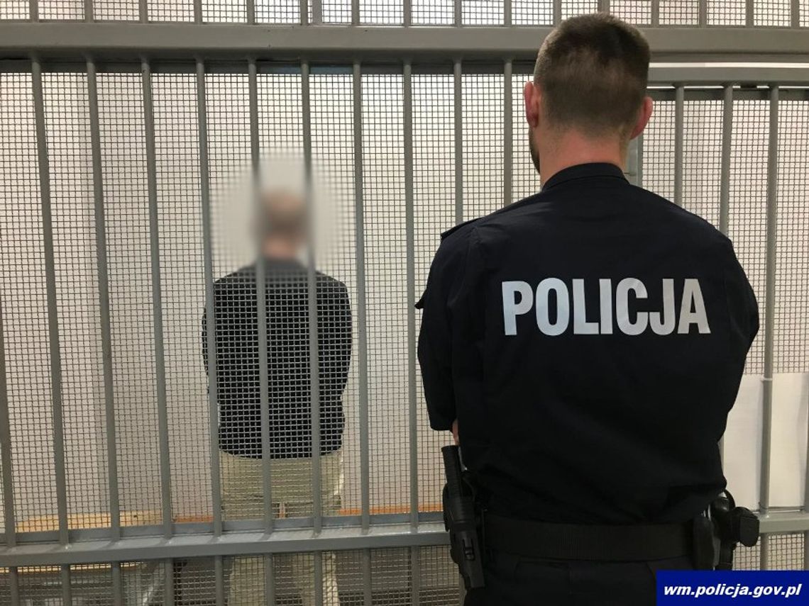 Mężczyzna pracujący w supermarkecie przyłapany na robieniu fałszywych zwrotów. Okazało się, że powinien być w więzieniu