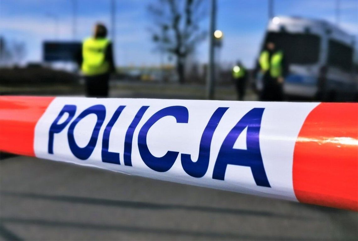 Mężczyzna z nożem ruszył na policjantów. Tragiczny finał interwencji w Nowym Sączu Mężczyzna z nożem ruszył na policjantów. Tragiczny finał interwencji w Nowym Sączu