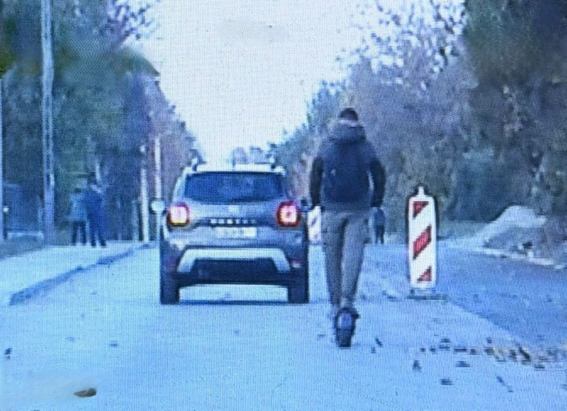 Mężczyzna zatrzymany za przekroczenie prędkości na hulajnodze. Dostał mandat nie tylko za to Mężczyzna zatrzymany za przekroczenie prędkości na hulajnodze. Dostał mandat nie tylko za to