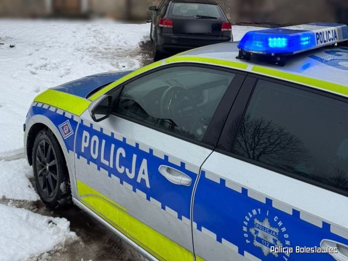 Miał 3 promile i puste butelki pod nogami. Pijacki rajd zakończył ucieczką na własne podwórko