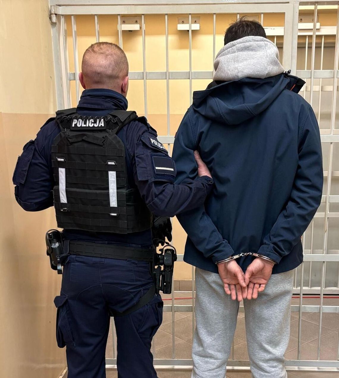 Miał 4,5 roku do odsiadki. Wrócił z Holandii i sam zgłosił się do policjantów Miał 4,5 roku do odsiadki. Wrócił z Holandii i sam zgłosił się do policjantów