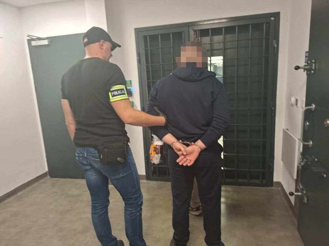 Miał blisko 1,3 kg narkotyków w mieszkaniu. 31-latek twierdził, że znalazł je w lesie Miał blisko 1,3 kg narkotyków w mieszkaniu. 31-latek twierdził, że znalazł je w lesie