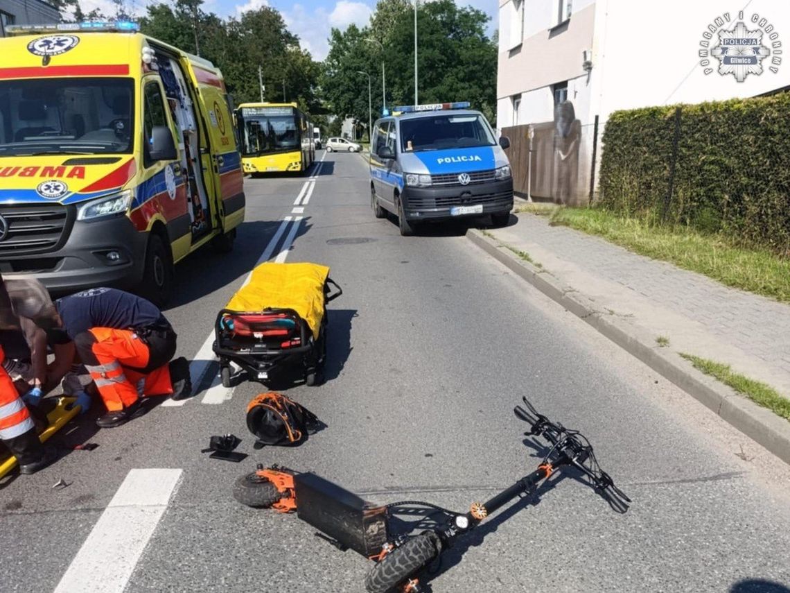 Miał 4 promile i kask na głowie. Hulajnogarz wjechał w osobówkę, ale nie odniósł większych obrażeń