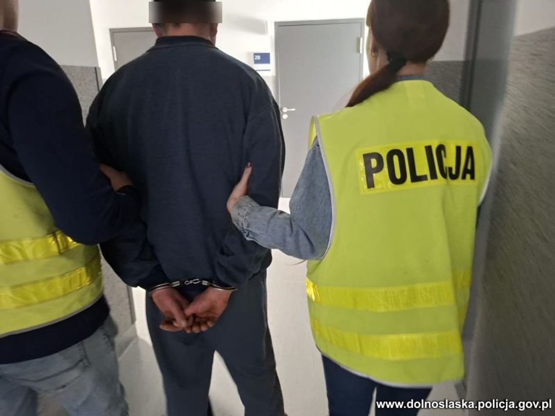 Miał dwa promile, zakaz prowadzenia i potrącił kobietę idącą poboczem. Dostał dozór i stanie przed sądem Miał dwa promile, zakaz prowadzenia i potrącił kobietę idącą poboczem. Dostał dozór i stanie przed sądem