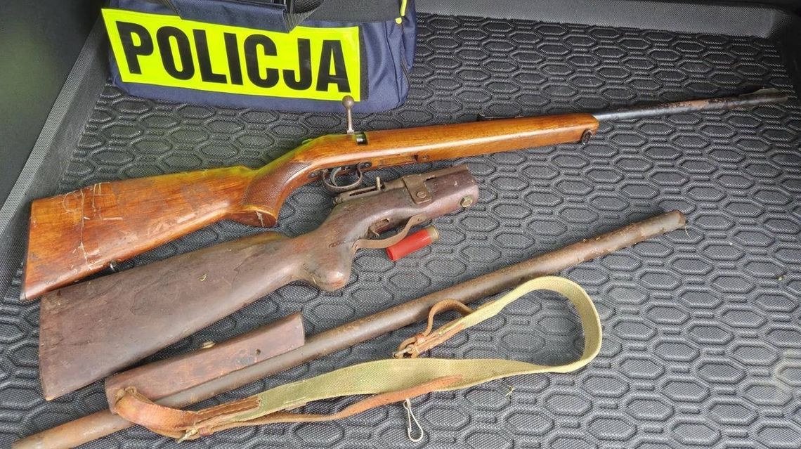 Miał grozić śmiercią partnerowi swojej żony. Policjanci znaleźli broń i blisko kilogram suszu Miał grozić śmiercią partnerowi swojej żony. Policjanci znaleźli broń i blisko kilogram suszu
