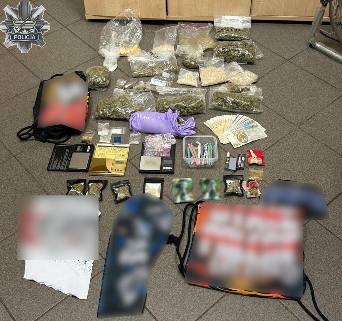 Miał narkotyczne żelki, znaczki i kryształki. Policjanci kompletnie zaskoczyli 30-letniego dilera